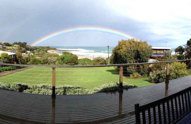 Thalasa Cottage - Absolute Oceanfront, Cosy, Pet Friendly , Massive Deck