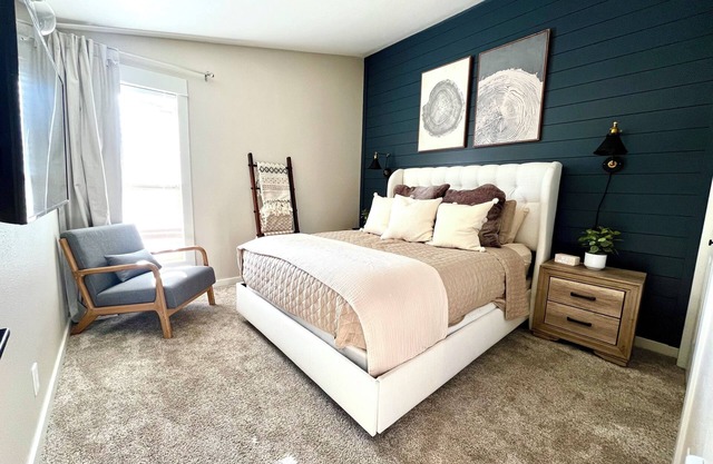 Thanksgiving at The Snuggly Otter Walk to The Village Pet-Friendly