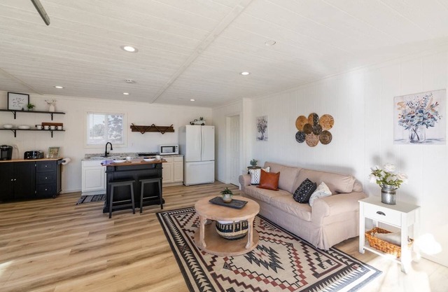 ThanksGiving Open! Great Amenities & Reviews