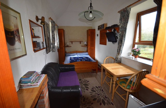 thatched 2 person cottage with double bed