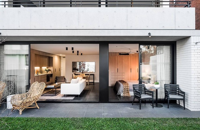 The Arden 2. Coogee. New Peaceful Spacious Garden Apartment, Meters to Beach