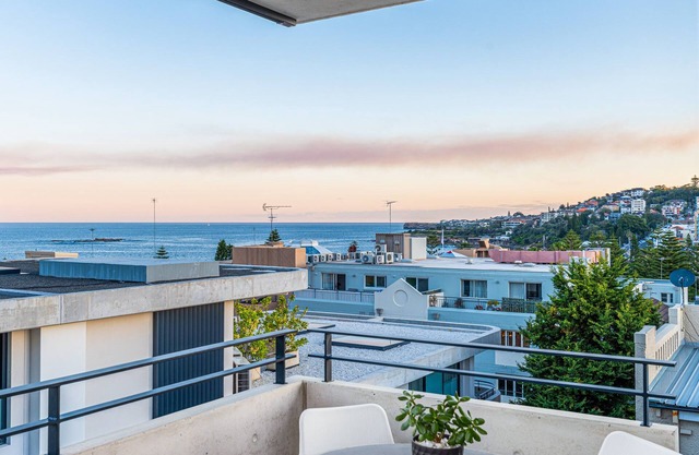 The Arden 7 Coogee. New Large Quiet Ocean View Balcony Apartment, Next to Beach