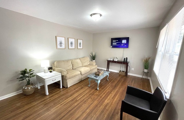 The Argonne/Stylish Contemporary Comfortable