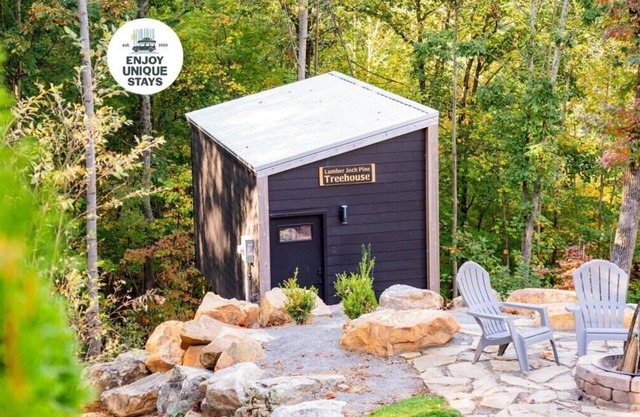 The Atlas Cedar Treehouse at Treetop Escapes!