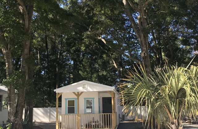 The Azalea Cottage At The Cedar Point House