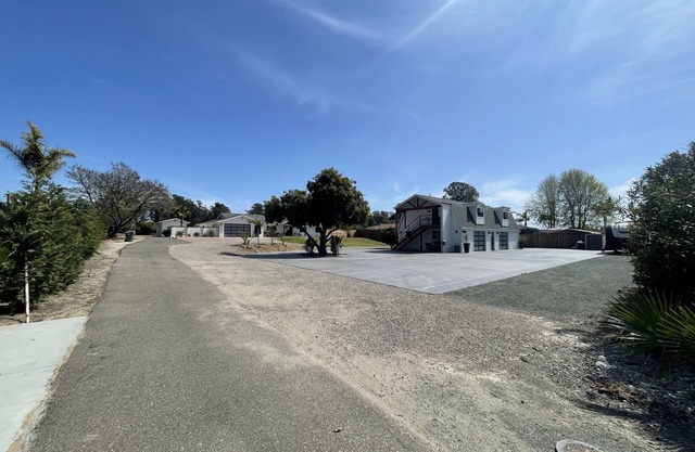 The Barn House near fwy 101