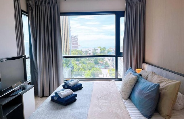The Base Central PATTAYA HUGE 2BED King&Queen with Infinity Pool & Free Netflix
