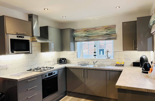 The Bay Filey two adjacent 3 bed cottages sleeps 12 dog friendly, pool beach pub