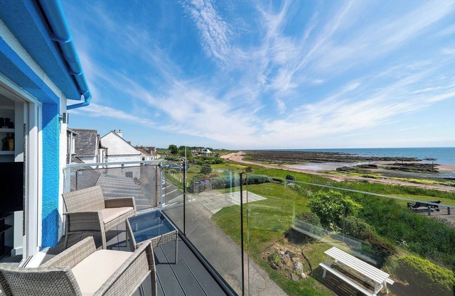 The Beach Boathouse - Sea Views & Golf Courses