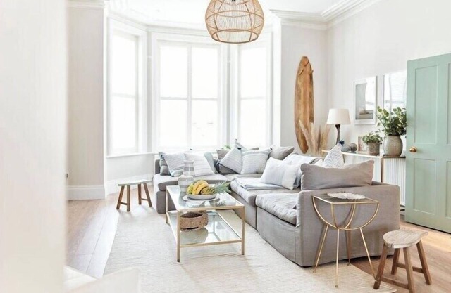 The Beach House Sleeps (20 & 4 mins to the beach)