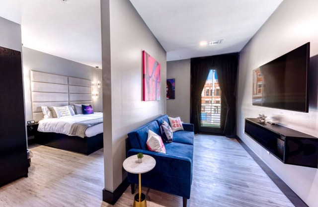 The Bella's Glamour & Grace Suite, Sleeps 2, Private Balcony