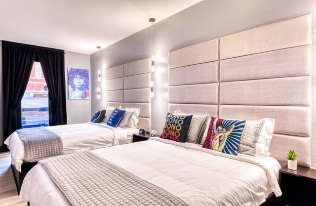 The Bella's Rocker's Rhapsody Suite, Sleeps 4, 2 Queens, Private Patio