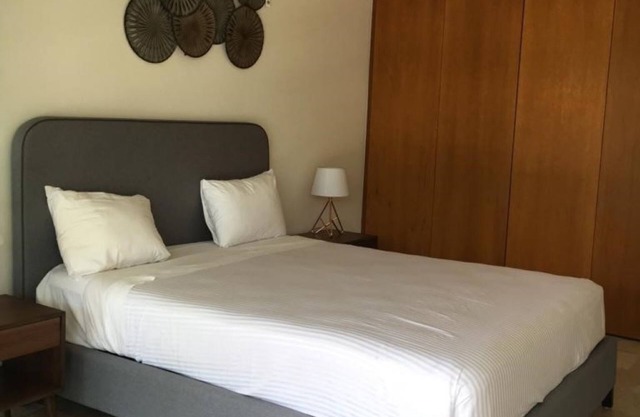 The best of both worlds: a cozy modern apartment near the beach and golf course