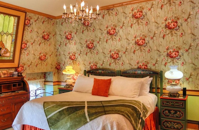 The Bicycle Suite at Pella Mansion