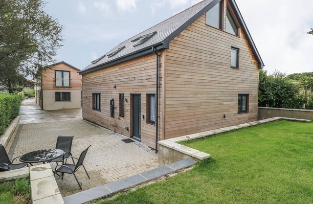 THE BOATHOUSE, family friendly, luxury holiday cottage in Tenby