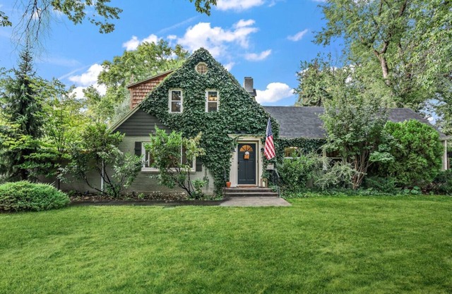 *The Boise Beach Cottage*