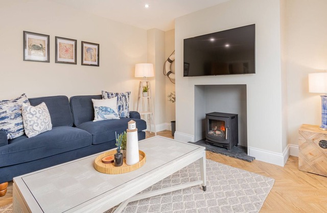 The Bolt Hole -Luxury 3 bed cottage with hot tub!