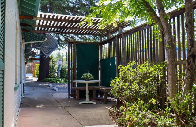 The Bonnie Inn Unit 6