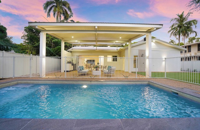 The Bougainvilia House - Beachside Tropical Retreat with Private Pool