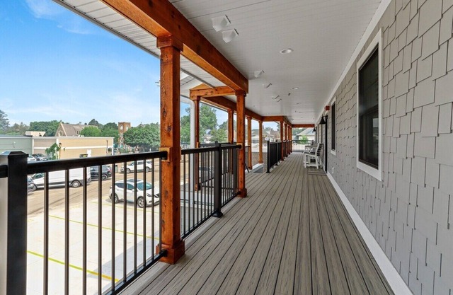 The Brick and Mortar Collection| 3 Loft Units| Upscale Group Getaway |Walk-Out Balcony| Downtown