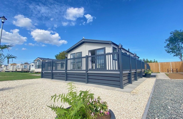 The Buttercup Lodge - Countryside View