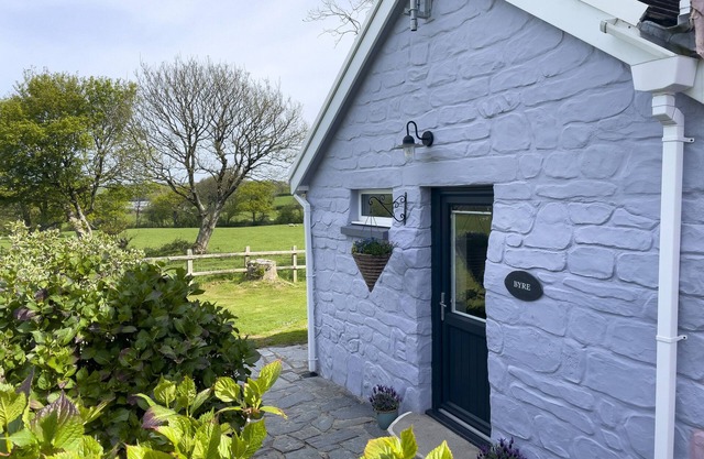 THE BYRE @ CANLLEFAES, pet friendly, with pool in Cardigan