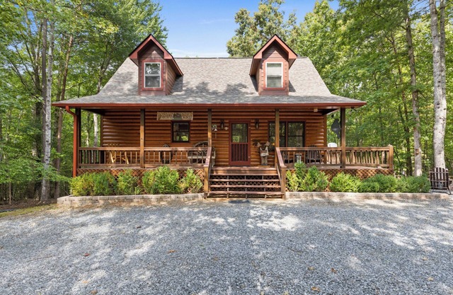 The Cabin, Hot Tub, Game Room, Screened Porch, Fire Pit