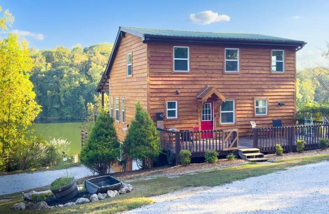 The Cabin on Eagle's Nest Cove of Watts Bar Lake