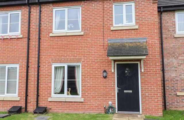 THE CAKE HOUSE, family friendly, character holiday cottage in Malton