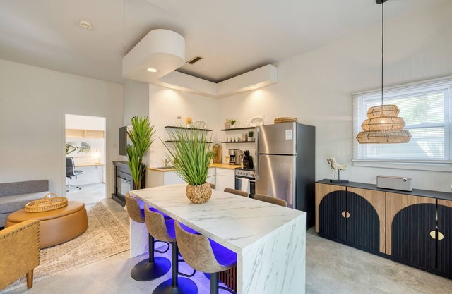 The Cannon Cottage by AvantStay | Old Mt. Pleasant Gem Near Sullivan’s Island