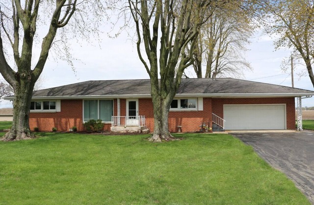 The Captains Quarters located 1/4 mile from Old Field Beach , Pet friendly,