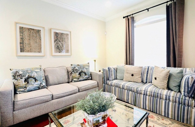 The Carl, Discounted rate for S. Carolina game!