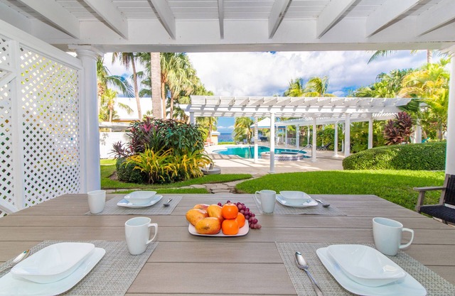 The Cayman Condo @ Coconut Bay - Island vibes, ocean views, diving & beaches.