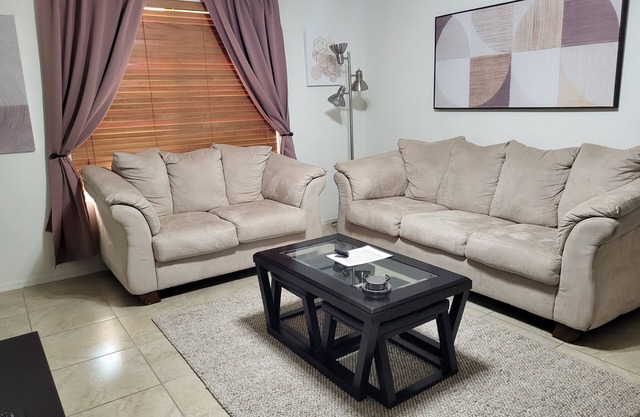 The Chase House, near shopping and restaurants in Sahuarita/Green Valley area.