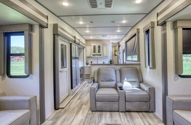 The Chickadee: King Bed · Great Location · Near Trails · Amazing View