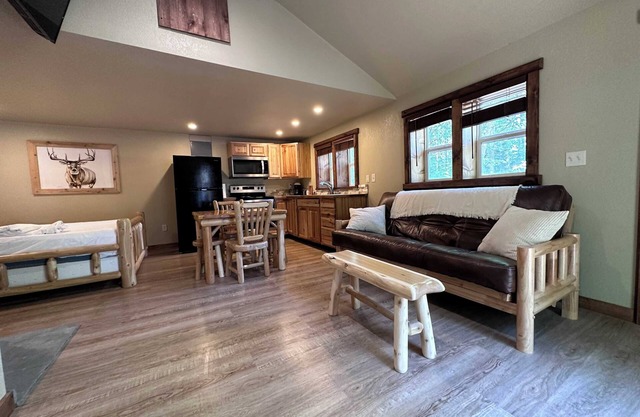The Chipmunk Lodge Su