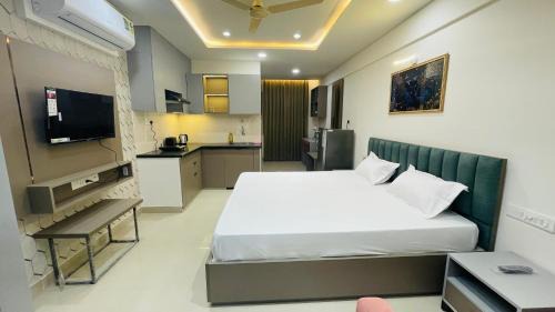 The City Nook - Solitaire Suites