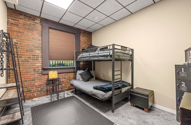 The Clink at The Locke Inn - Stay in Dade City's historic former jailhouse!