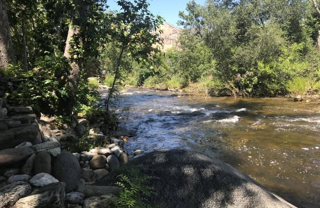 "The Clouds River Villa " - Water front paradise 7 miles from Sequoias Gate