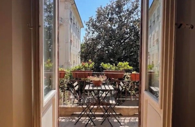 The Club: 4-bedroom apartment in center of Chiavari with AC