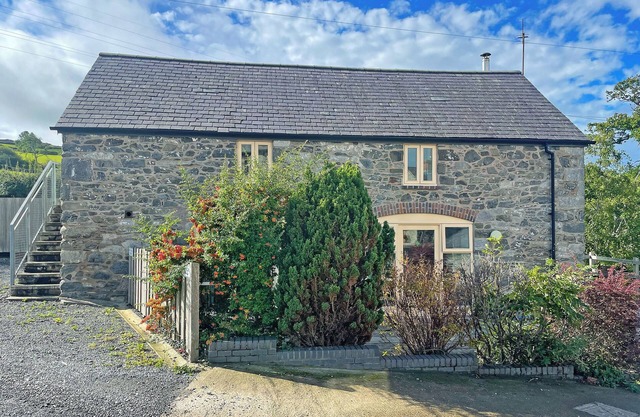 The Coach House - HW7593