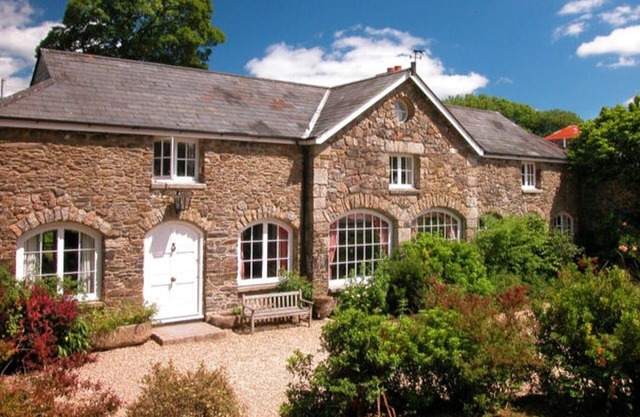 THE COACH HOUSE, pet friendly, luxury holiday cottage in Lydford