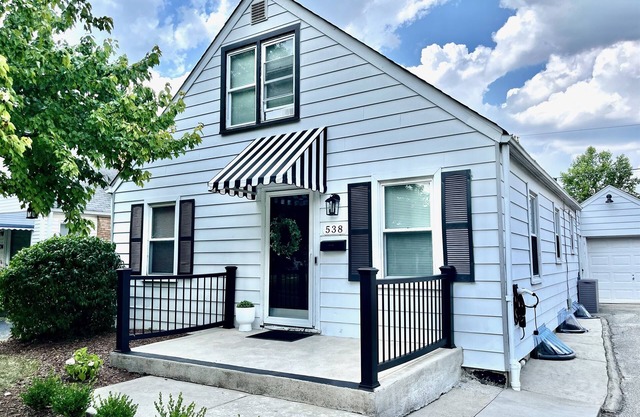 The Columbus Cape Cod Cottage | 1st Floor Beds!