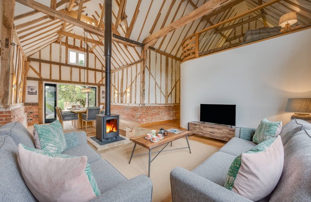 The Corn Barn - Three Bedroom House, Sleeps 6