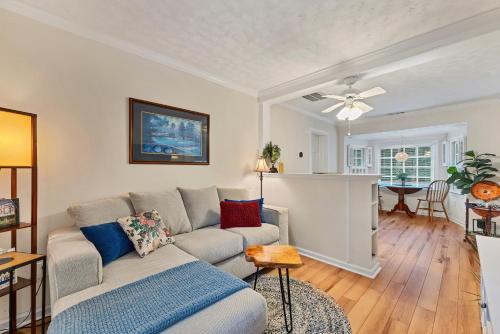 The Cottage at Knollwood Manor