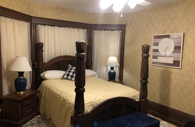 The Cottage Room at Shoal Creek B&B
