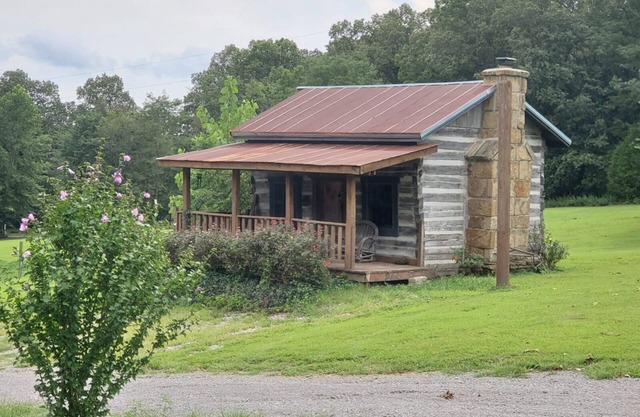 The Cottonwood cabin by Garden of the Gods in the Shawnee National Forest
