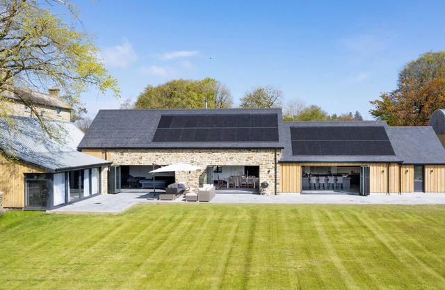 The Courtyard - UK47180