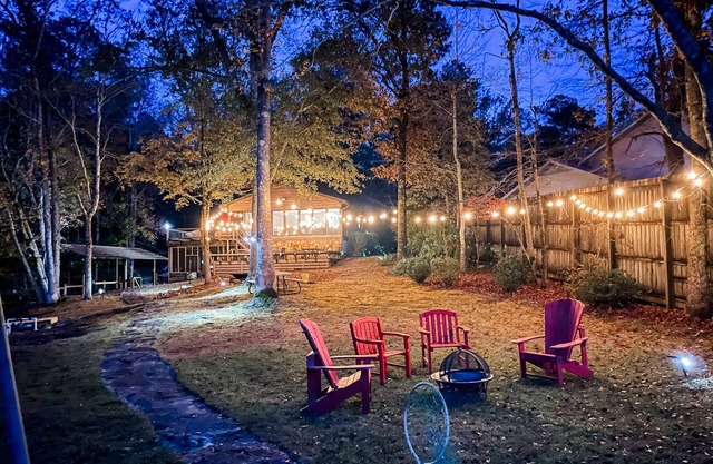 The Cove- Kayak, Private Boat Ramp, Fire Pit, Ping Pong, Darts, & EV Charger