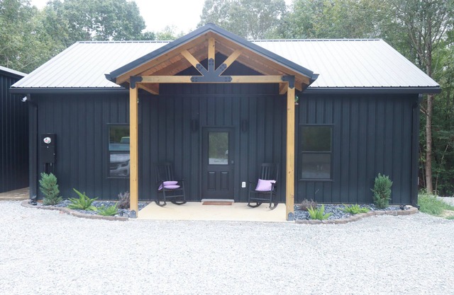 The Cozy Campfire Cabin – Your Peaceful Tennessee Escape